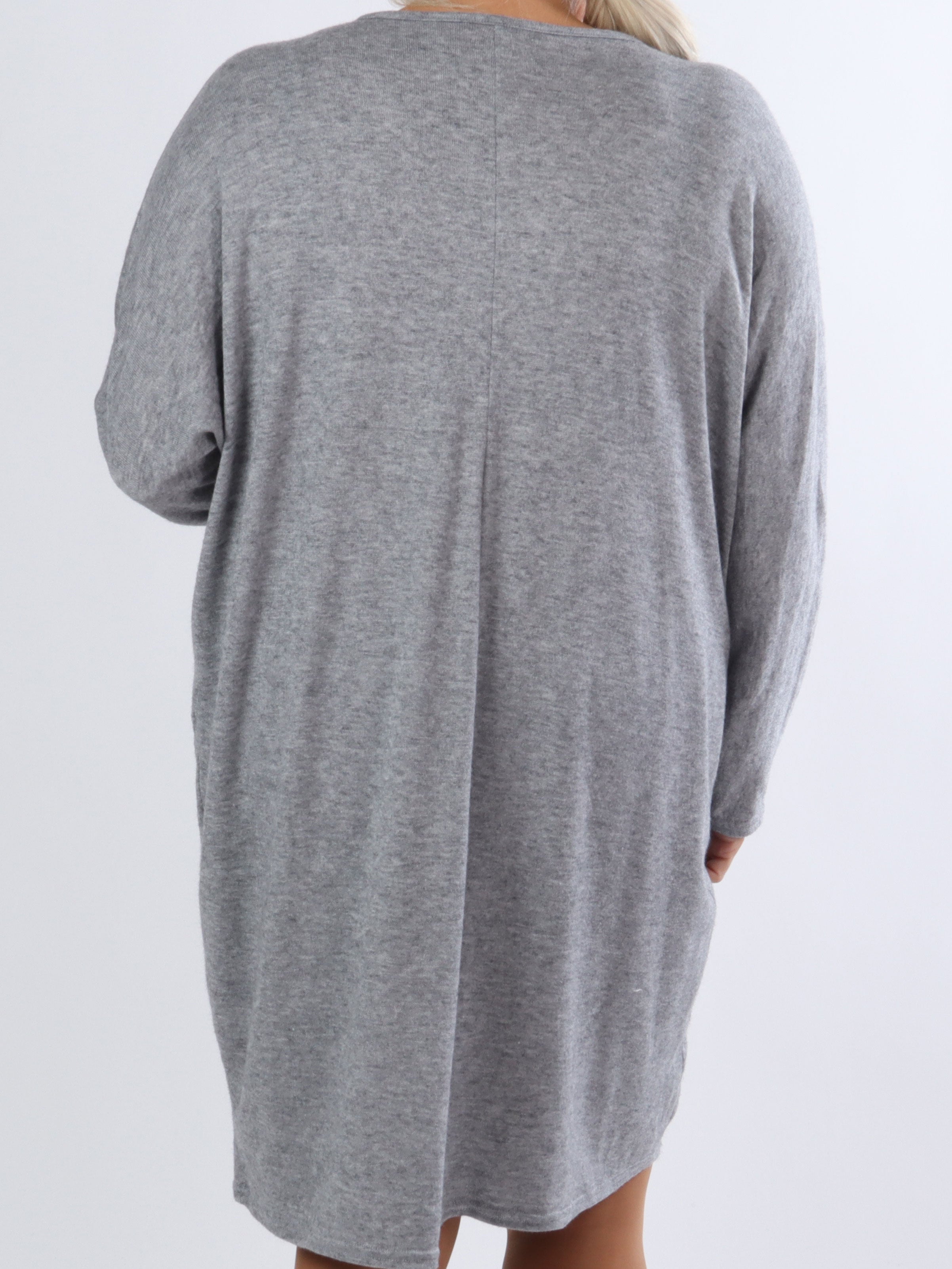 Filippa - Super blød plus size strikkjole med lynlås